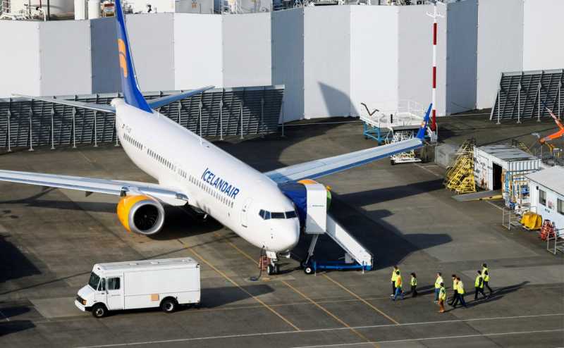 Boeing 737 MAX экстренно приземлился в США из-за проблем с двигателем 7