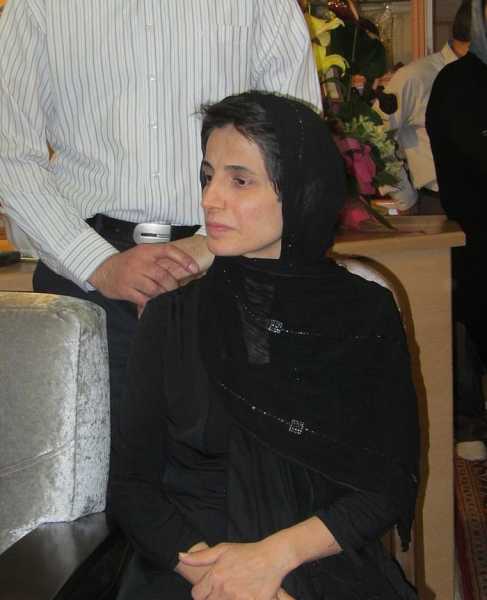 Иранскую правозащитницу Насрин Сотоуде приговорили к 33 годам тюрьмы и 148 ударам плетью 13