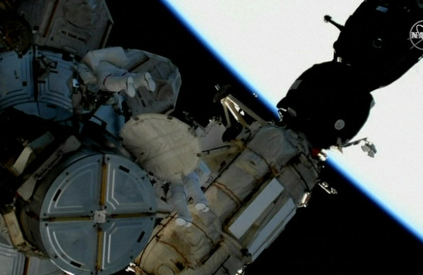 Америкосы провели работы в открытом мироздании на МКС 7