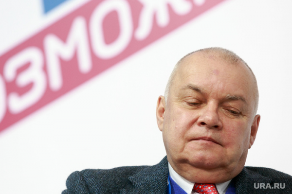 На ведущего Дмитрия Киселева пожаловались в Генпрокуратуру из-за фейковой новости. 15
