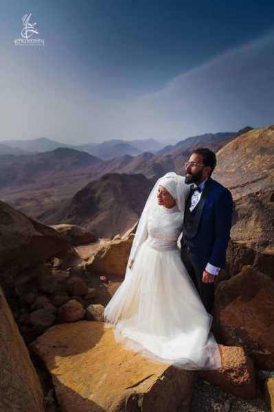 Жених и невеста поднялись в горы на 2200 метров, чтобы сделать потрясающую фотосессию (8 фото) 47