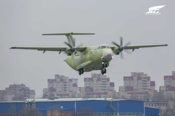 Посмотрите, как военный транспортный самолет Ил-112В впервые поднимается в воздух