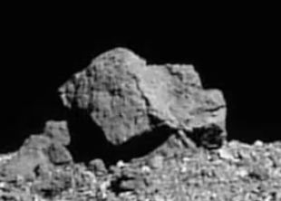 Зонд OSIRIS-REx нашел 52-метровую скалу на астероиде Бенну. А экс-гитарист Queen превратил снимки аппарата в 3D-модель 13