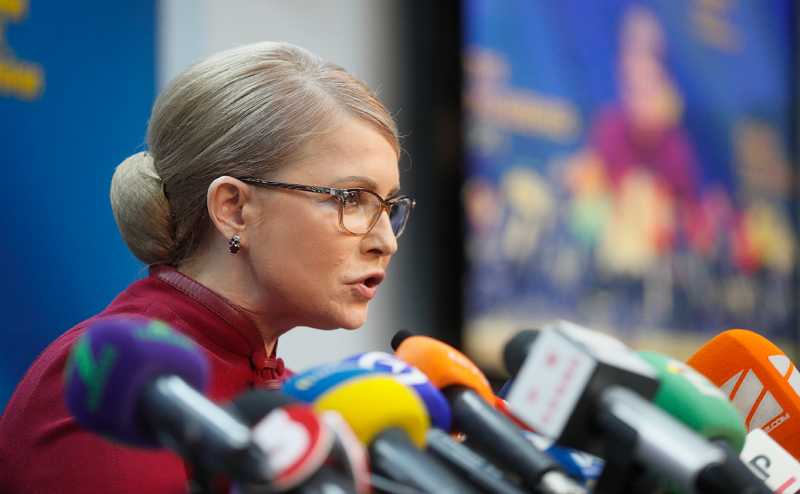 Тимошенко увидела унижение государства в звонке Порошенко Зеленскому
