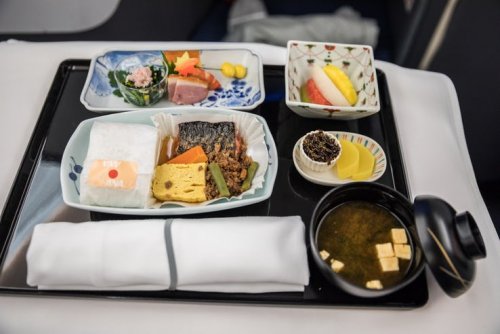 ТОП-10: Самая роскошная еда в самолетах по всему миру 1