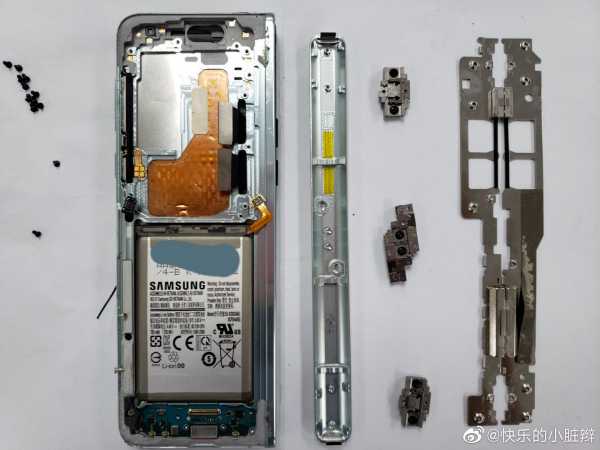 Складной Samsung Galaxy Fold разобрали на детали 31