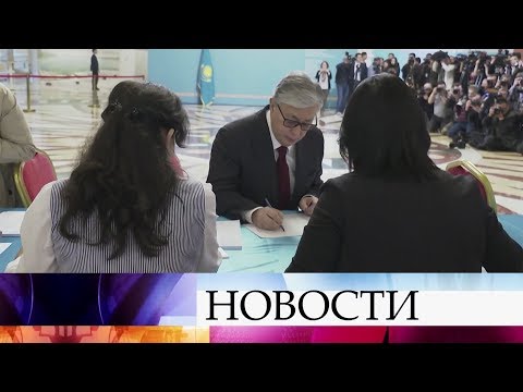 В Казахстане на досрочных выборах президента проголосовали уже более половины избирателей.