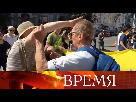 Президент Украины вновь пытается очистить правительство и Верховную раду от людей Петра Порошенко.