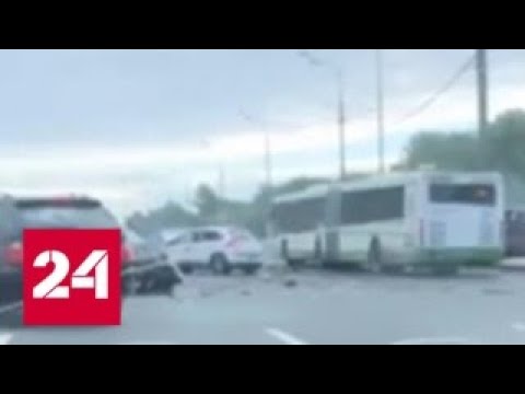 В массовой аварии на Кутузовском проспекте пострадали семь человек - Россия 24