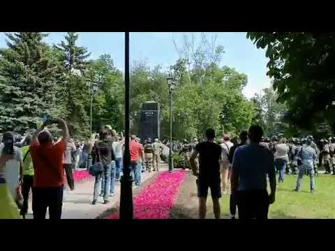 Националисты снесли памятник маршалу Жукову в Харькове. Реакция Рамзана Кадырова