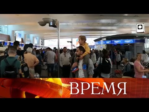 Люди жалуются на большие задержки багажа в аэропорту "Шереметьево".