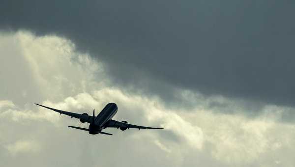 Сотрудники авиакомпании забыли в самолете спящую пассажирку