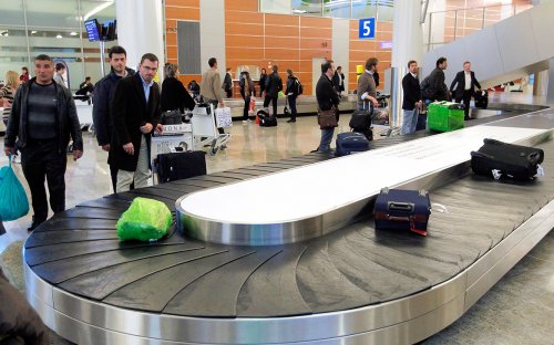 Минтранс пообещал личную ответственность за сбои с багажом в Шереметьево