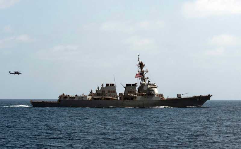 США направили эсминец к месту подрыва двух танкеров в Оманском заливе