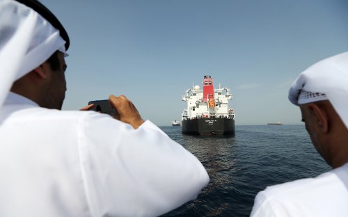 CМИ сообщили о нападении на два танкера в Оманском заливе