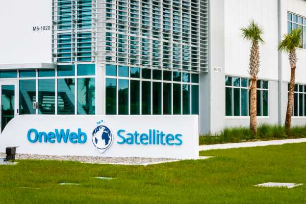 Запуски спутников для программы OneWeb начнутся с космодрома Восточного с 2020 года