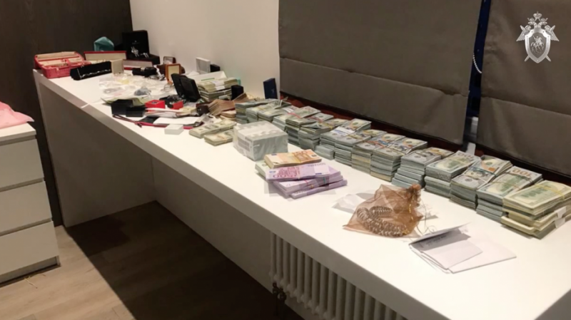 Сотрудницу АЛРОСА арестовали за кражу алмазов на миллионы долларов