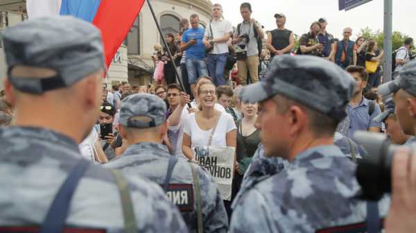 Алексея Навального задержали на акции в поддержку Голунова в Москве