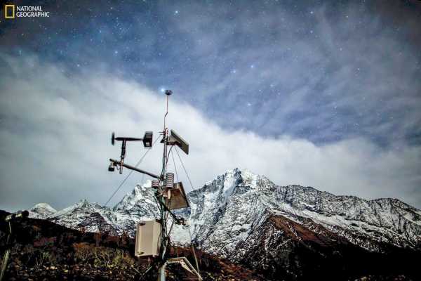 Ученые установили на Эвересте две самые высокие в мире метеостанции