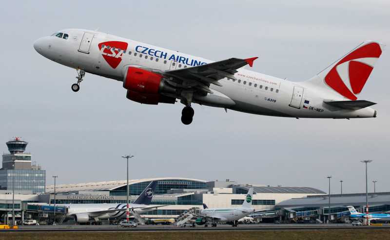 Чехия согласилась не прерывать авиасообщение с Россией до конца лета
