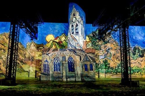 Неповторимая аудиовизуальная выставка, позволяющая ощутить себя снутри картин Ван Гога (23 фото) 131