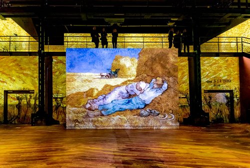 Неповторимая аудиовизуальная выставка, позволяющая ощутить себя снутри картин Ван Гога (23 фото) 127
