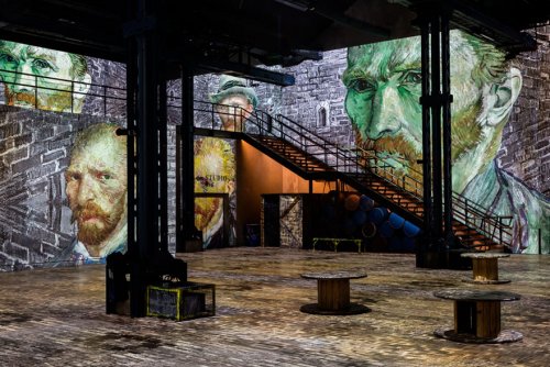 Неповторимая аудиовизуальная выставка, позволяющая ощутить себя снутри картин Ван Гога (23 фото) 113